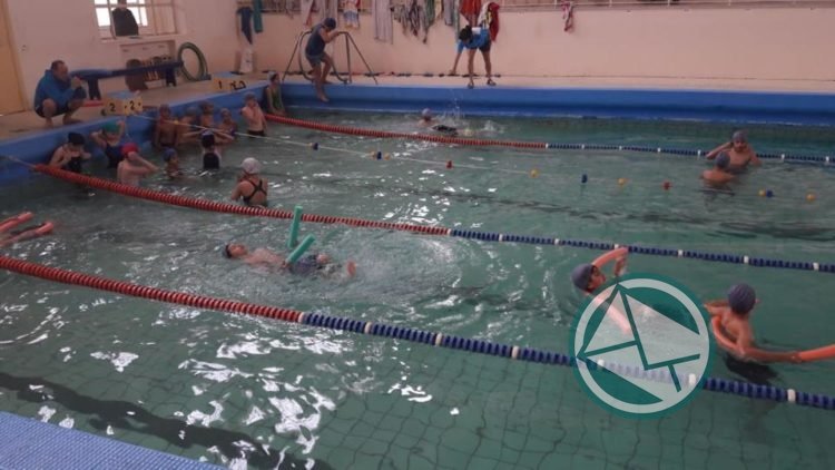 Natación para los sextos años de escuela primarias de Ensenada