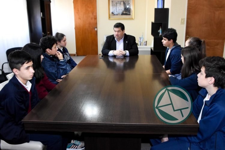 Nedela recibió a alumnos de una escuela católica local