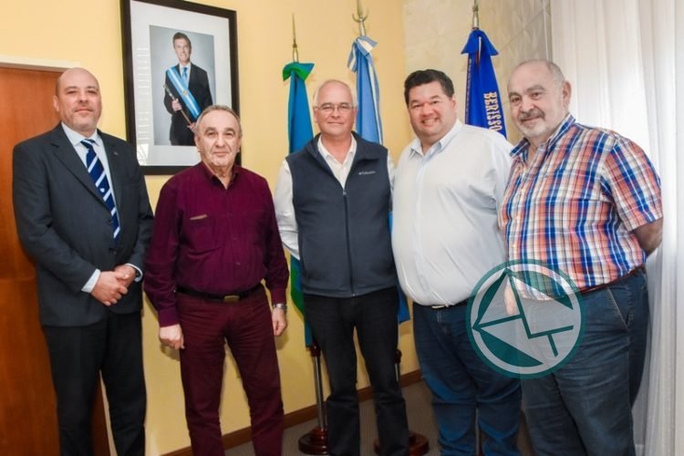 Nedela y el presidente del Puerto La Plata repasaron agenda