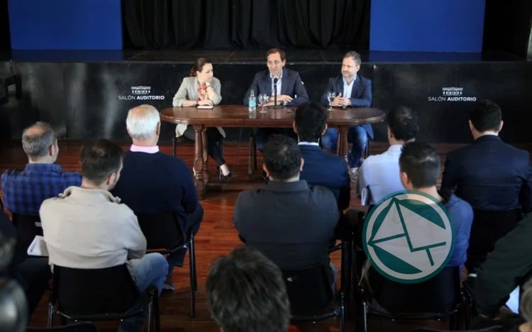 Garro encabezó la "Escuelita" para de Intendentes y ririgentes de Cambiemos Garro encabezó la "Escuelita" para de Intendentes y ririgentes de Cambiemos