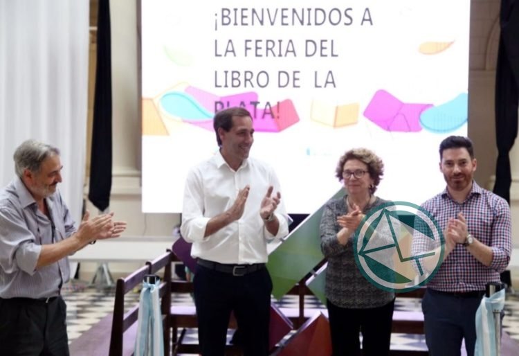 Garro presentó la primera ‘Feria internacional del libro’ en el Pasaje Dardo Rocha Garro presentó la primera ‘Feria internacional del libro’ en el Pasaje Dardo Rocha