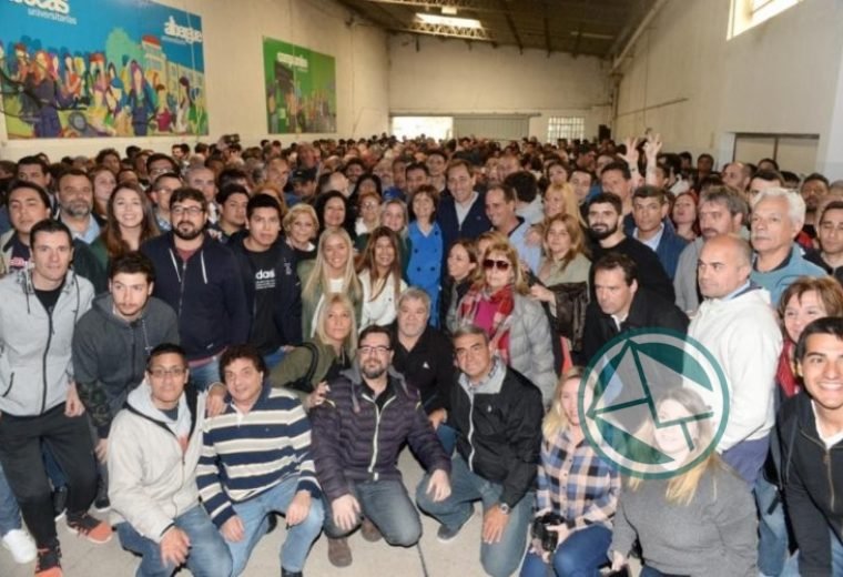 Garro y Bullrich en el timbreo de Cambiemos en La Plata Garro y Bullrich en el timbreo de Cambiemos en La Plata 01
