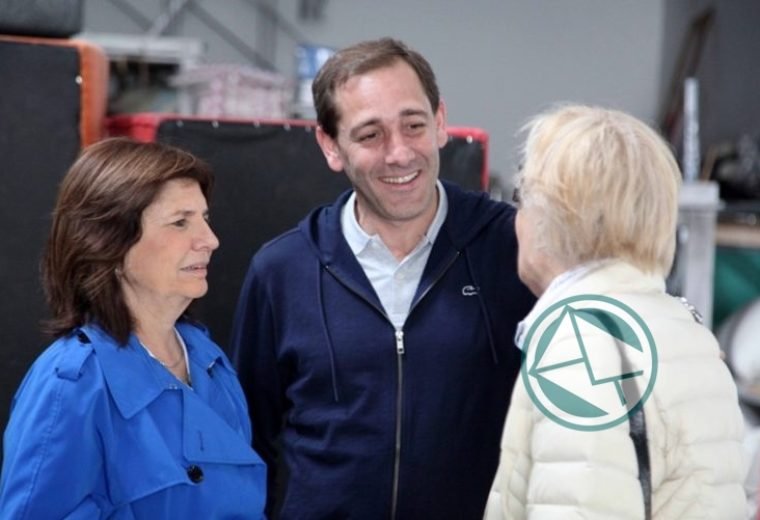 Garro y Bullrich en el timbreo de Cambiemos en La Plata Garro y Bullrich en el timbreo de Cambiemos en La Plata 02