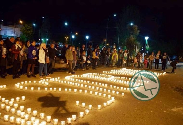 Se llevó la vigilia por el fallecimineto de Néstor Kirchner en Berisso 06
