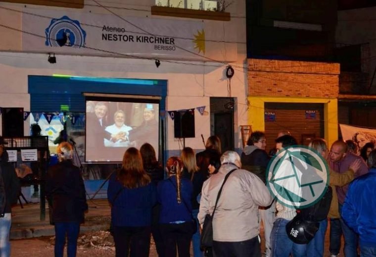 Se llevó la vigilia por el fallecimineto de Néstor Kirchner en Berisso 07