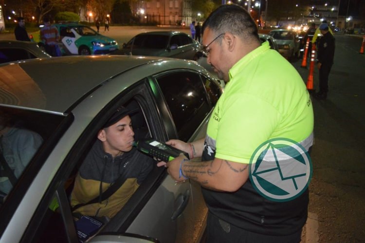 Secuestraron 24 rodados por alcoholemia positiva y clausuraron 26 bares en La Plata Secuestraron 24 rodados por alcoholemia positiva y clausuraron 26 bares en La Plata