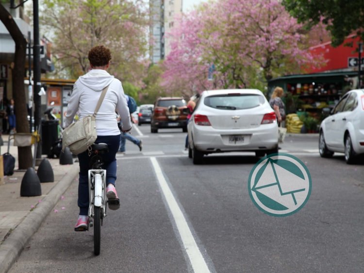 Trabajos para poner en funcionamiento la nueva ciclovía de calle 12