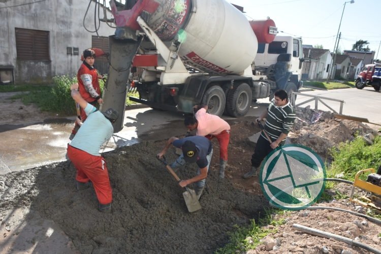 Trabajos de bacheo en varios frentes de barrios de la Delegación Zona I