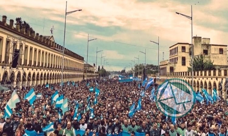 Macri con los evangélicos, mientras el gremialismo y dirigentes K los amontona en acto ecuménico en Luján