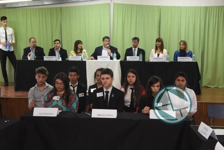 Alumnos de escuelas de Berisso realizaron simulación del Foro Internacional G20