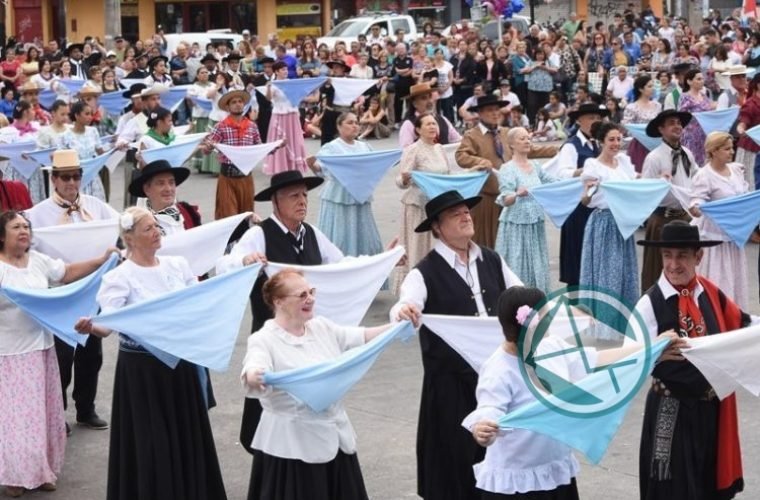 A toda música y baile se llevó adelante la 15° Fiesta del Provinciano en Berisso 11
