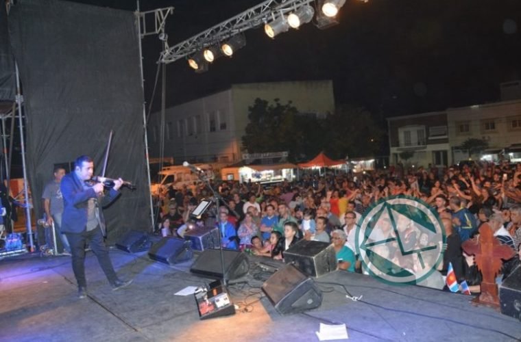A toda música y baile se llevó adelante la 15° Fiesta del Provinciano en Berisso 16
