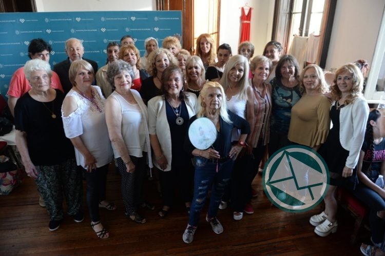 Adultos mayores desfilaron y bailaron en el Salón Dorado de la Municipalidad de La Plata Adultos mayores desfilaron y bailaron en el Salón Dorado de la Municipalidad de La Plata