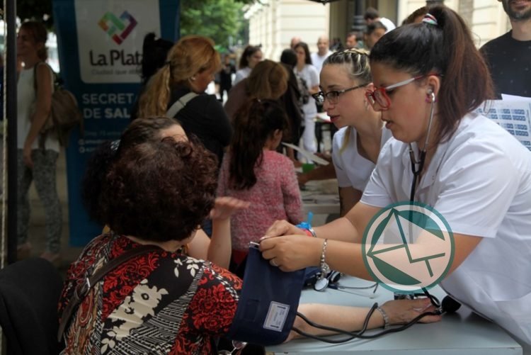 Charlas de concientización y controles gratuitos de diabetes y el EPOC