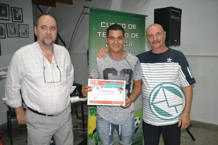 Egresados del Curso de Director Técnico Infanto Juvenil