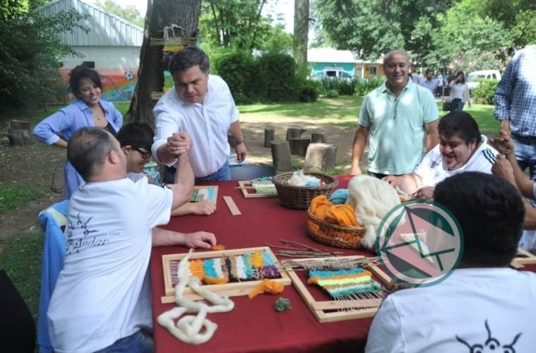 El ministro de Desarrollo Social bonaerense en un taller protegido de Moreno El ministro de Desarrollo Social bonaerense en un taller protegido de Moreno 2