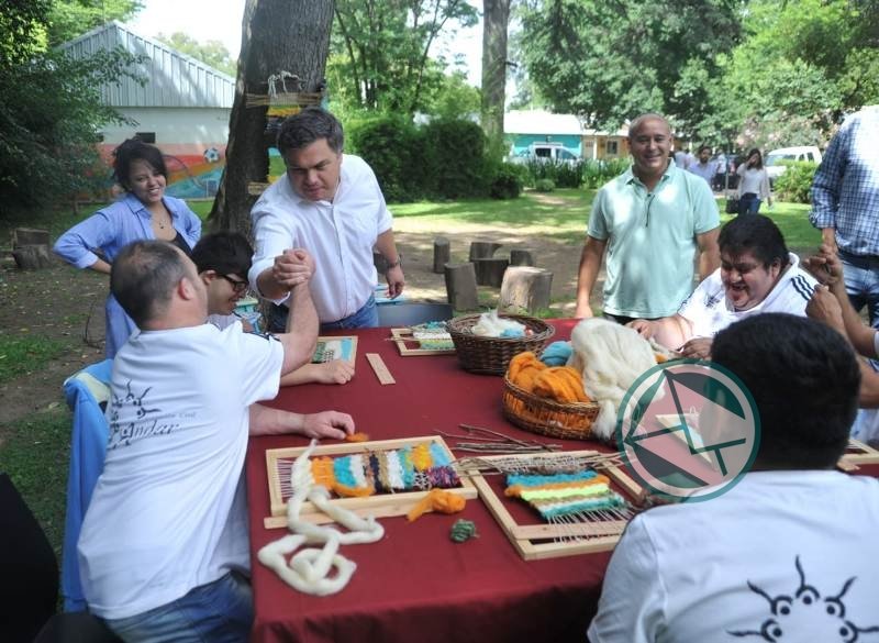 El ministro de Desarrollo Social bonaerense en un taller protegido de Moreno
