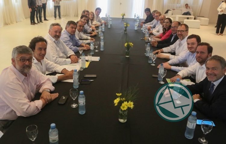 Fuera de la Casa de Gobierno, Vidal reunió a su Gabinete en Saladillo