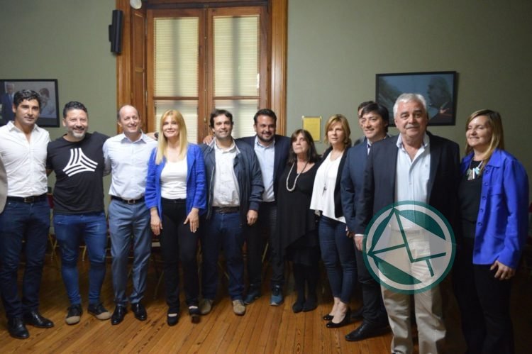 Intendentes peronistas se mostraron unidos en el rechazo al Presupuesto de Vidal Intendentes peronistas se mostraron unidos en el rechazo al Presupuesto de Vidal