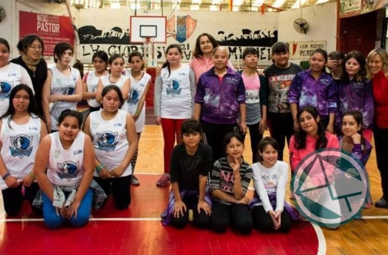 Avanza el Jr Escolar femenino de la Asociación Platense de Básquetbol Jr Escolar femenino APdeB 01