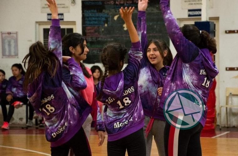 Avanza el Jr Escolar femenino de la Asociación Platense de Básquetbol Jr Escolar femenino APdeB 04