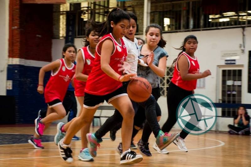 Avanza el Jr Escolar femenino de la Asociación Platense de Básquetbol