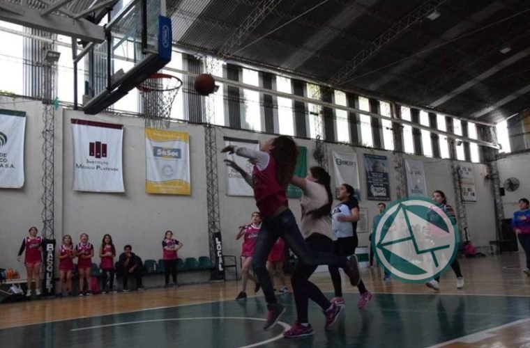 Avanza el Jr Escolar femenino de la Asociación Platense de Básquetbol Jr Escolar femenino APdeB 08