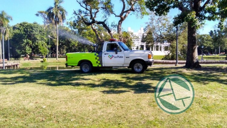 Comienzan las fumigaciones en espacios verdes de La Plata