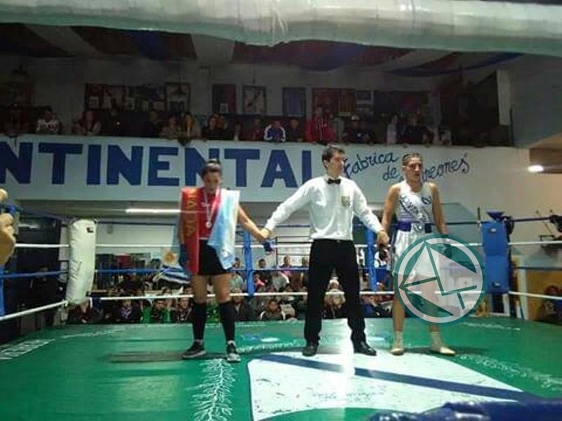 La boxeadora ensenadense "Maquinita" Gómez consagrada en Uruguay Dolores Maquinita Gómez en Uy3