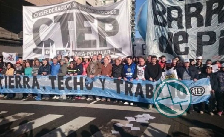 Macri tomó un préstamo por 900 millones de dólares para 771.000 nuevos planes sociales