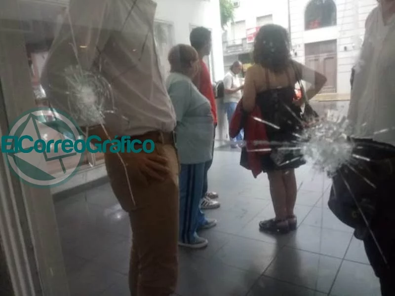 Crece la interna feroz en el PJ La Plata que nuevamente balean la sede