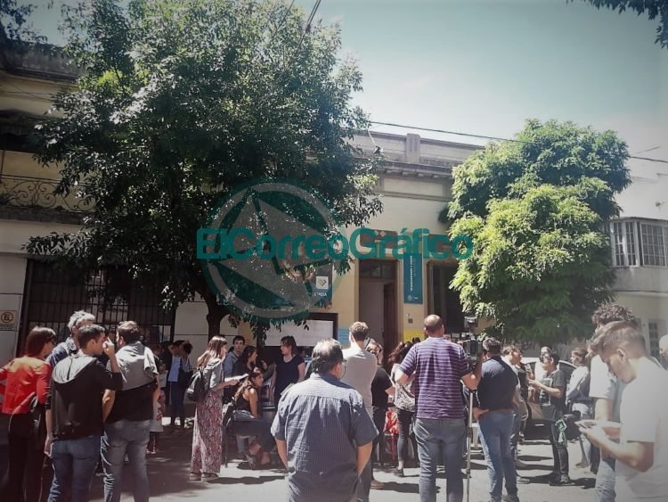 Julio Garro despide trabajadores y ajusta a la niñez en La Plata