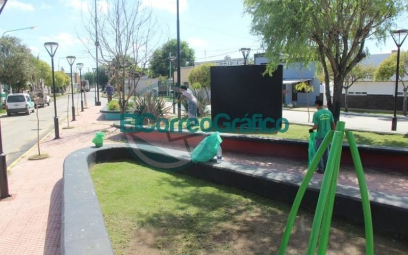 MANTENIMIENTO EN LA PLAZA MASANTONIO 2