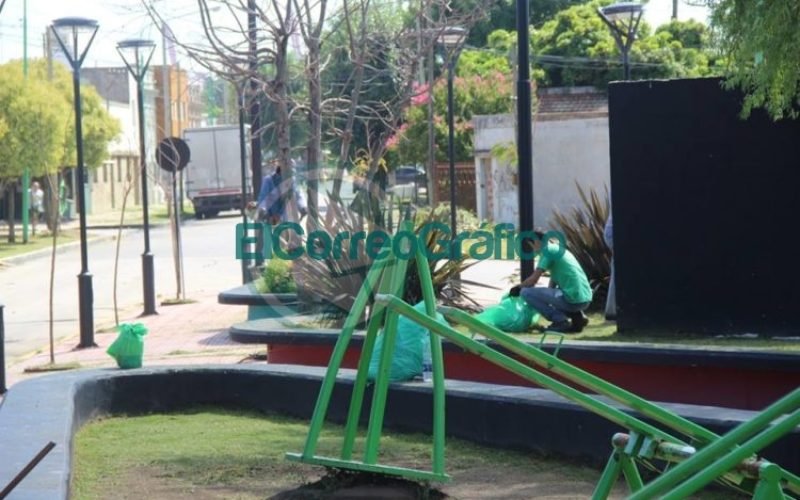 MANTENIMIENTO EN LA PLAZA MASANTONIO 3