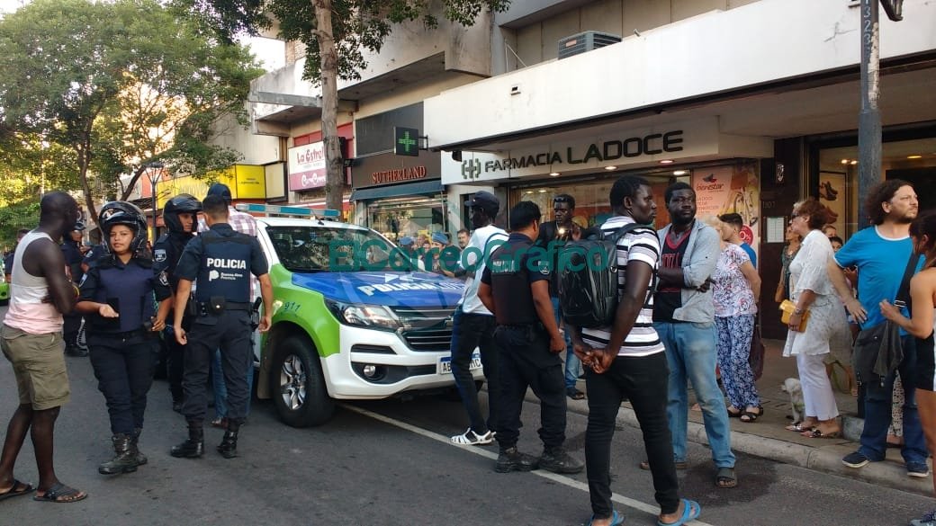 La coordinadora Migrante La Plata: "Basta de criminalizar a los trabajadores de la calle" La coordinadora Migrante La Plata: "Basta de criminalizar a los trabajadores de la calle"