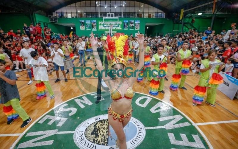 ayuda-economica-a-comparsas-de-ensenada-para-llevar-adelante-el-carnaval-de-la-region 5