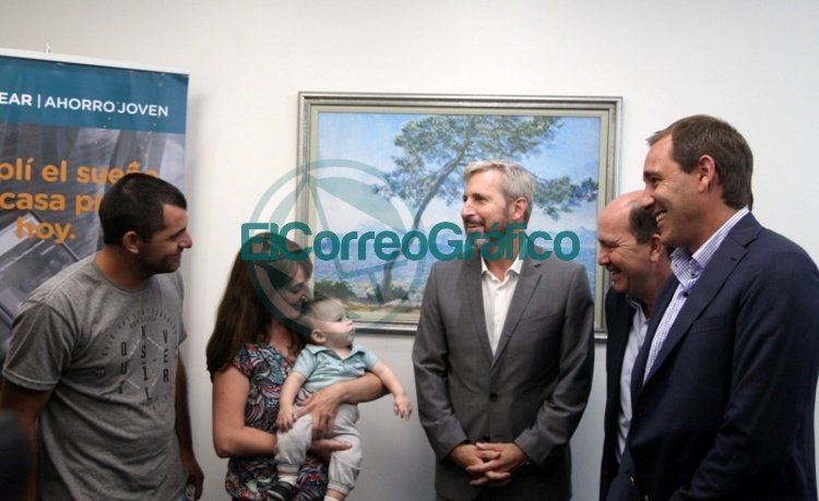 Garro y Frigerio encabezaron la primera escrituración en La Plata del “ProCreAr Ahorro Joven”