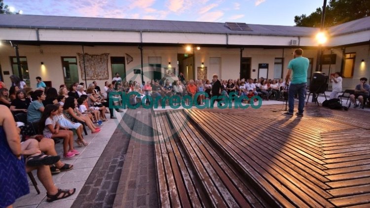 Ciclo “Cuentos bajo la luz de la luna” celebra 15 años en La Plata Los “Cuentos bajo la luz de la luna”, todos los jueves de febrero