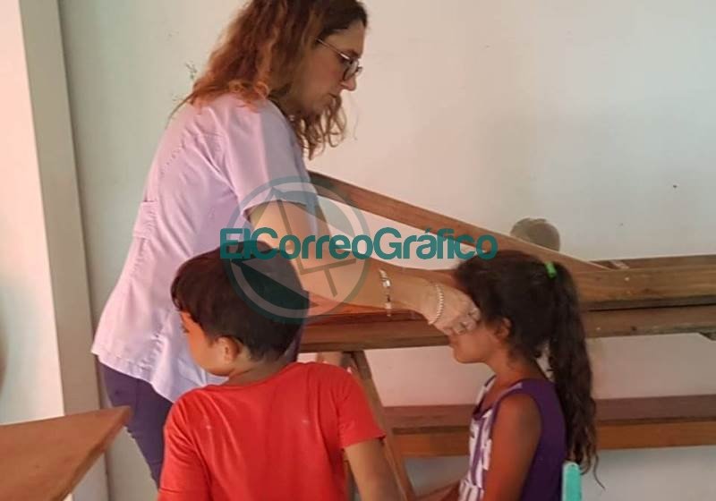 Paulenko hizo entrega de anteojos a niños de un comedor del barrio Santa Cruz