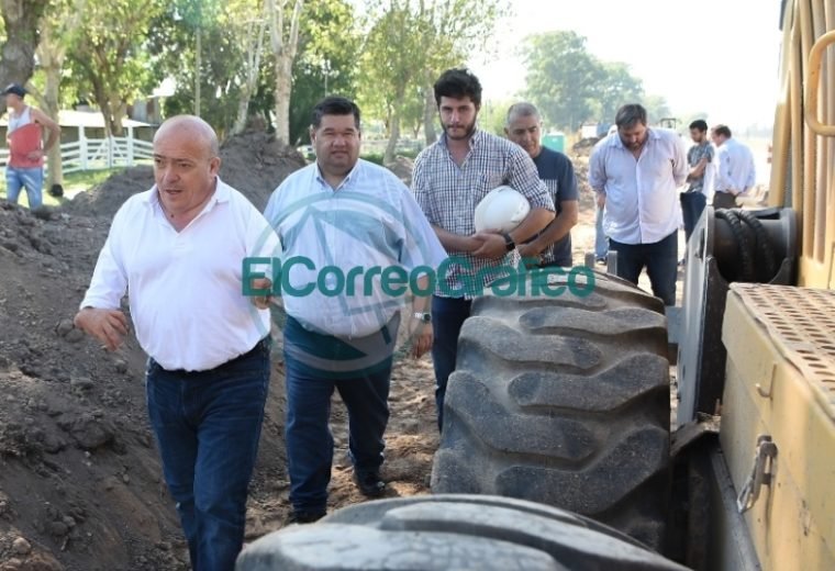 Se construyen dársenas de ómnibus frente a Escuela del Paraje La Hermosura Se construyen dársenas de ómnibus frente a Escuela del Paraje la Hermosura 1