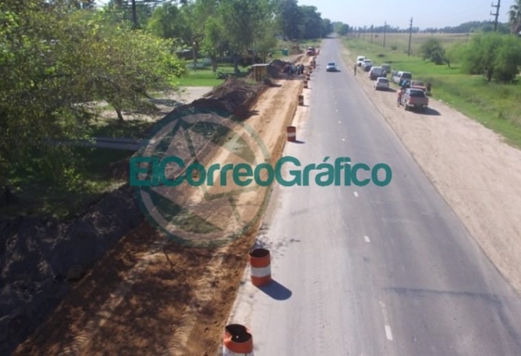 Se construyen dársenas de ómnibus frente a Escuela del Paraje La Hermosura DCIM100MEDIADJI_0044.JPG