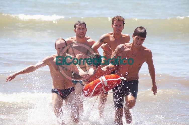 Competencia de rescate para guardavidas en Punta Lara