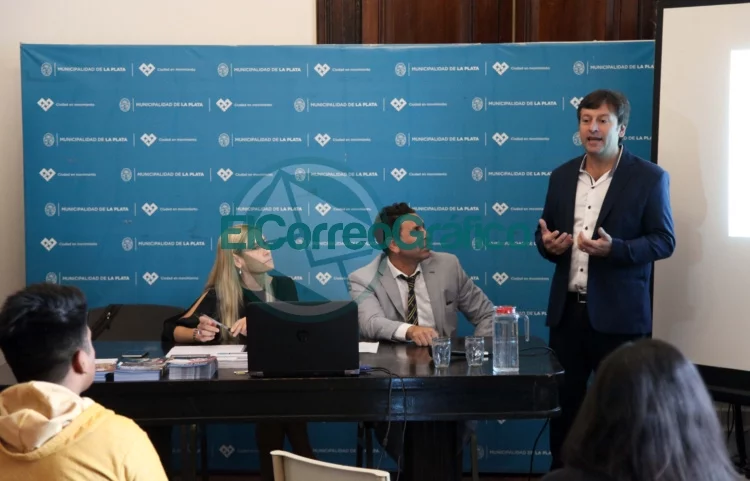 Capacitan al personal municipal sobre programas nacionales