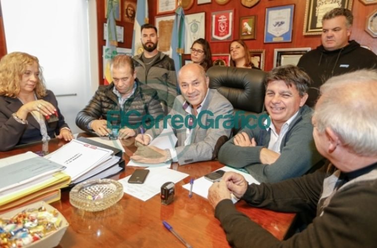Cinco empresas ofertaron para la repavimentación de la calle Baradero en Ensenada 011