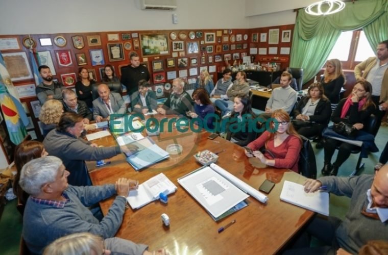 Cinco empresas ofertaron para la repavimentación de la calle Baradero en Ensenada 012