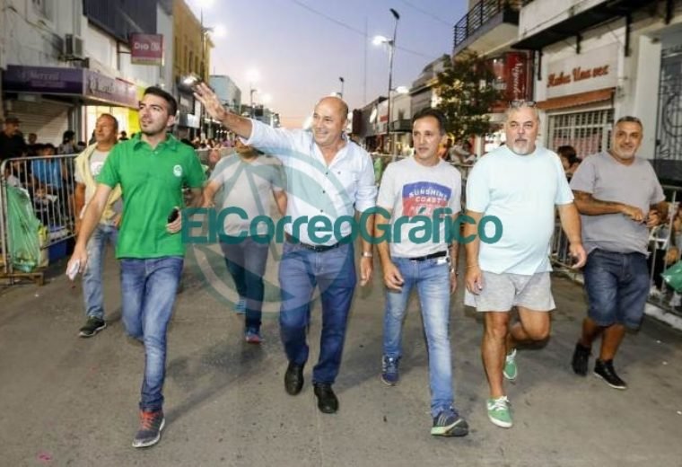 Con unos cientos de espectadores concluyó el Carnaval de la Región en Ensenada 02