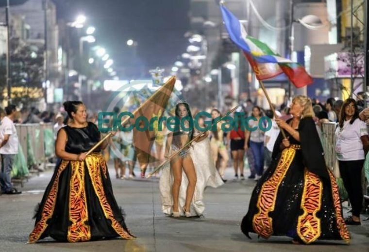 Con unos cientos de espectadores concluyó el Carnaval de la Región en Ensenada 03