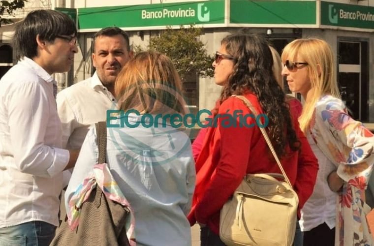 El Bus Turístico Itinerante recorrió sitios históricos y productivos de Berisso El Bus Turístico Itinerante recorrió sitios históricos y productivos de Berisso 01