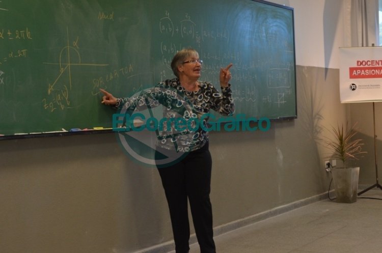 Más de 800 mil personas la vieron en YouTube y ahora vuelve con una clase magistral en Ingeniería