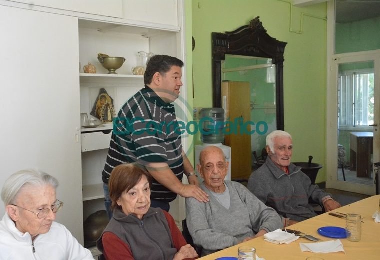 Nedela visitó Hogar Municipal Ancianos4